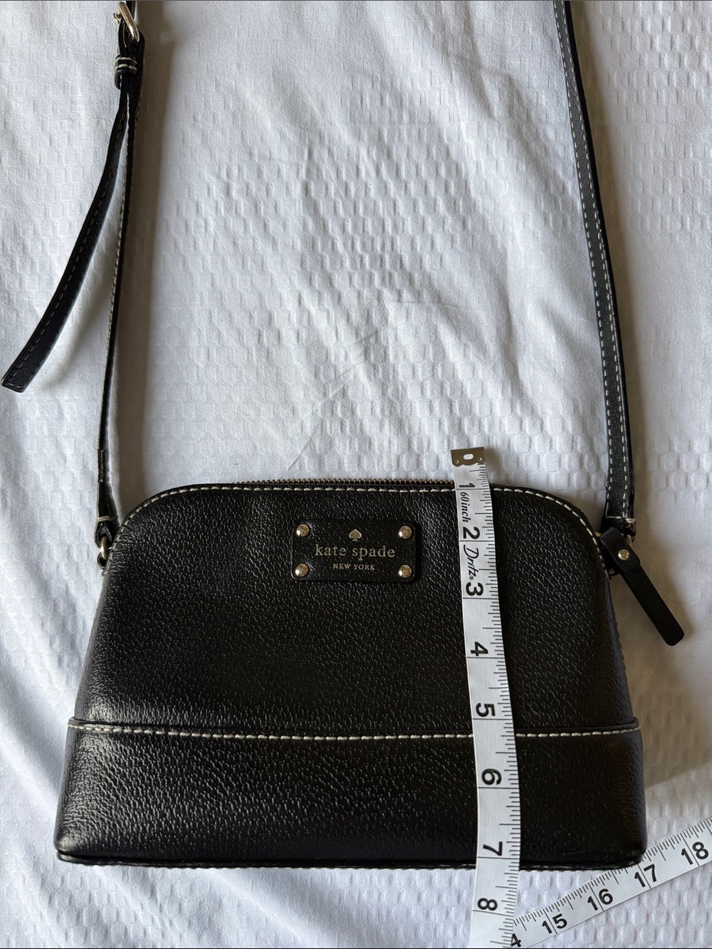 kate spade black leather crossbody with gold-tone logo - Picture 11 of 12
